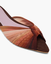 Load image into Gallery viewer, Onigèlè 10 Flat - Chocolate

